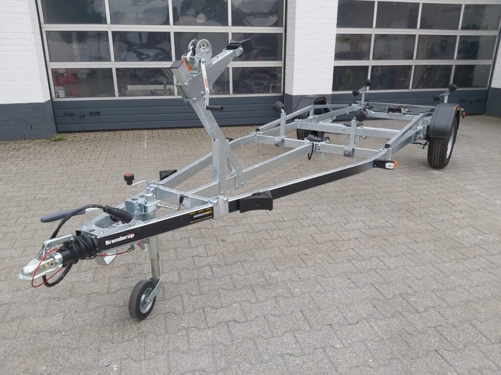 Brenderup Premium 201300B SR do łodzi 6 m, 1300 kg – zdjęcie 1