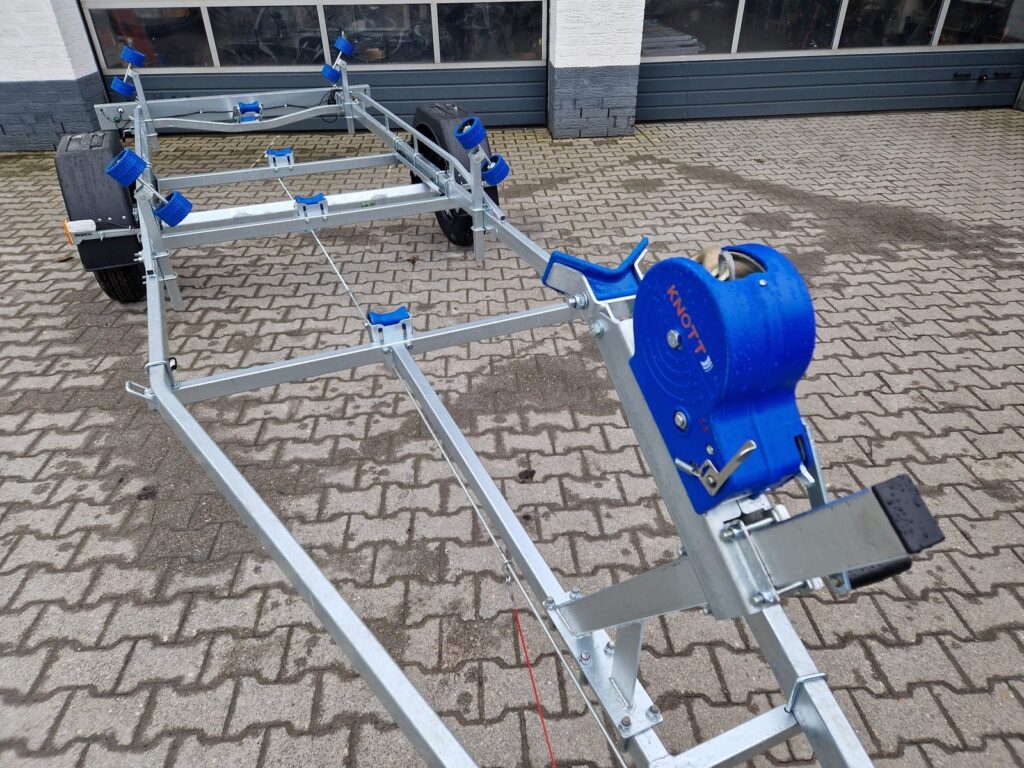 Neptun Navy GN 231 do łodzi 6 m, 1300 kg – zdjęcie 4