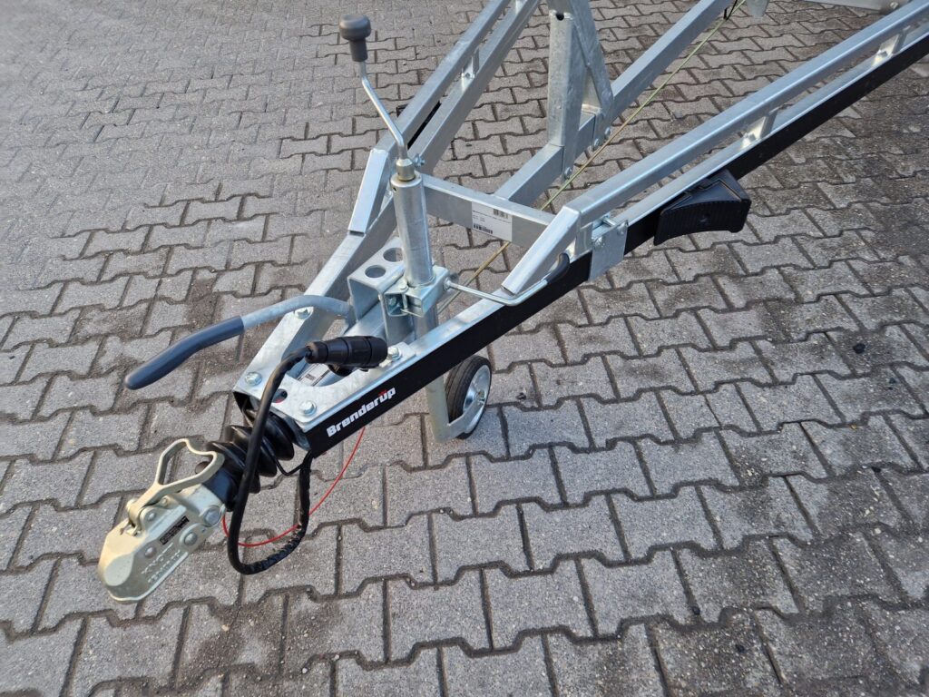 Brenderup Premium 221800 B SR do łodzi 6,4 m, 1800 kg – zdjęcie 2