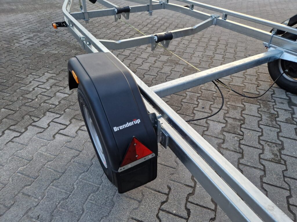 Brenderup Premium 221800 B SR do łodzi 6,4 m, 1800 kg – zdjęcie 4