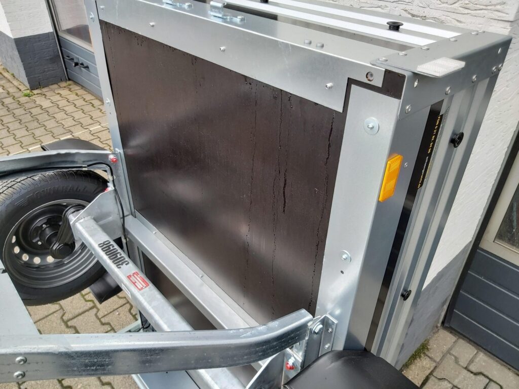 Brenderup 1150 S UB 144×94×35 cm, składany dyszel, 500 kg – zdjęcie 4