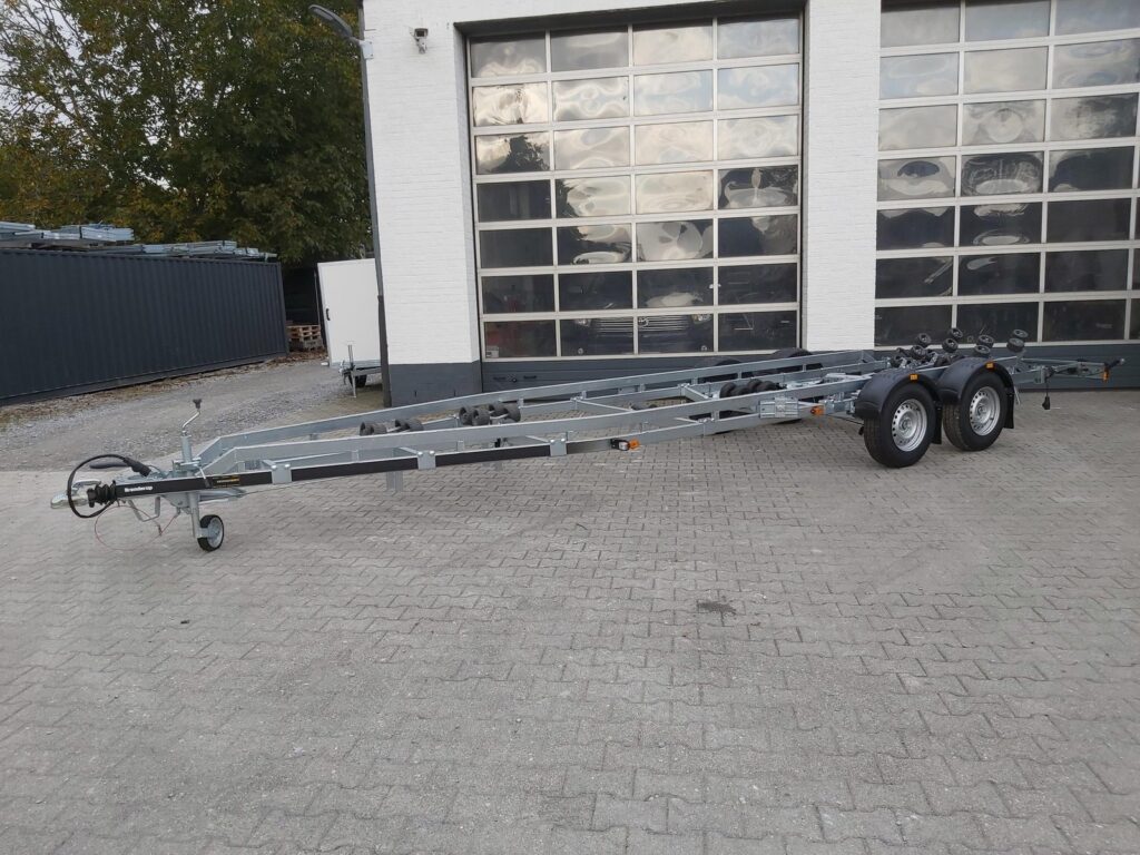 Brenderup 26300 TB SR X-Line do łodzi 7,8 m, 3000 kg – zdjęcie 1
