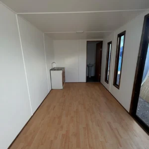 Kontener biurowy 6 × 2,42 m – 15 m²
