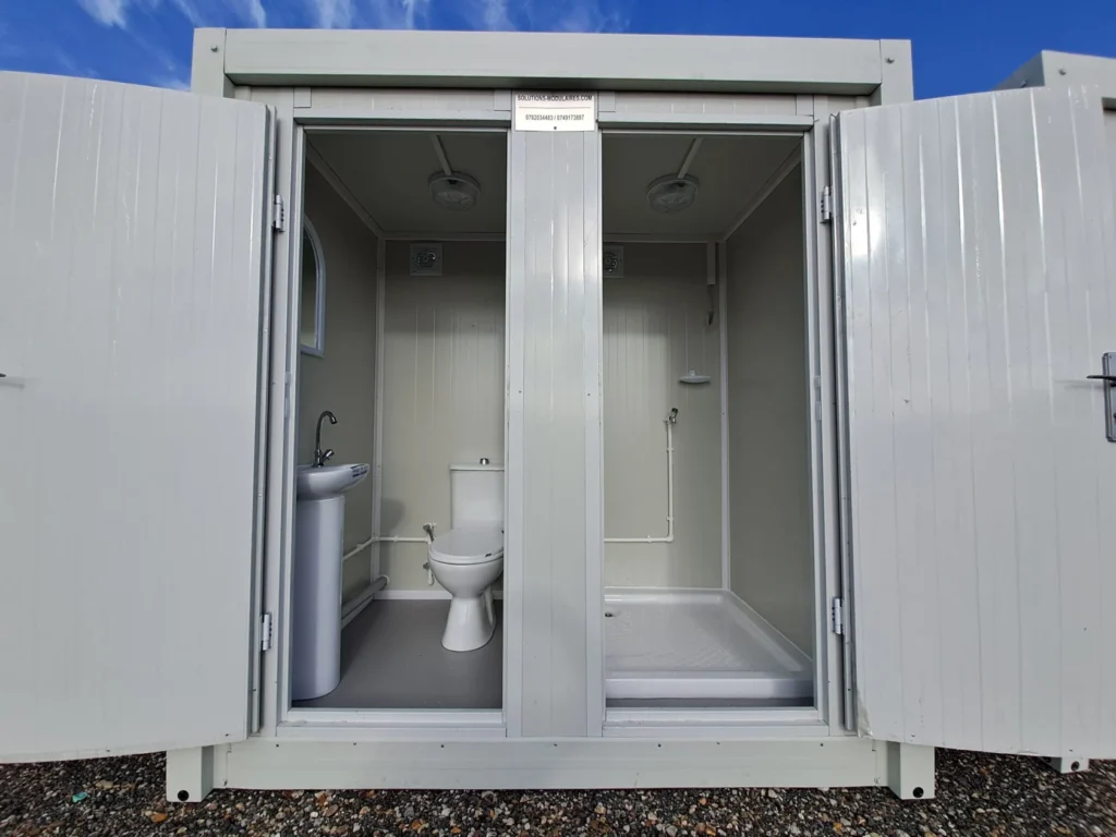 Moduł sanitarny WC, umywalka i prysznic 2,30 × 1,35 m – zdjęcie 1