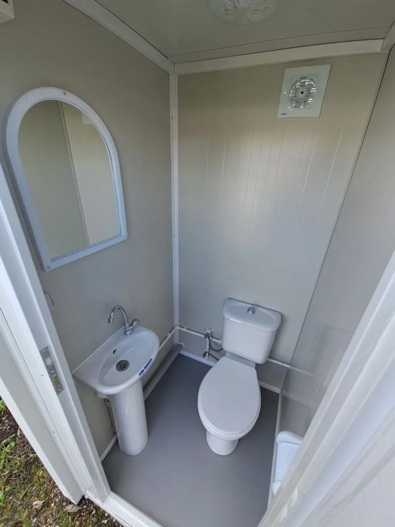 Moduł sanitarny WC, umywalka i prysznic 2,30 × 1,35 m – zdjęcie 2