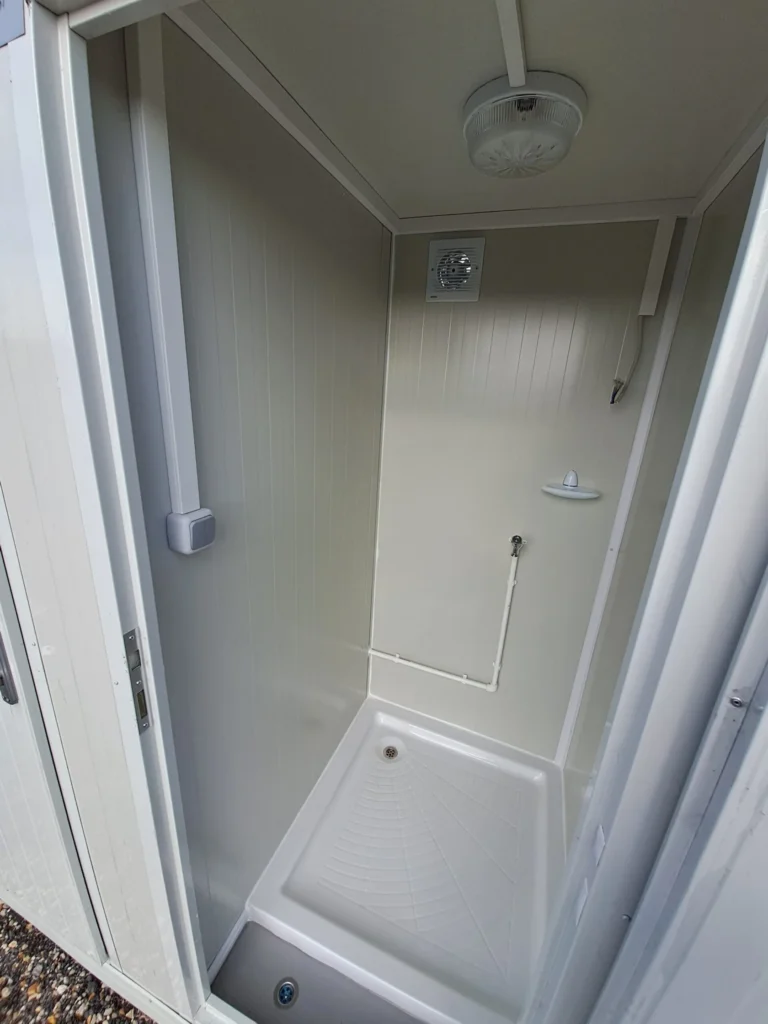 Moduł sanitarny WC, umywalka i prysznic 2,30 × 1,35 m – zdjęcie 3