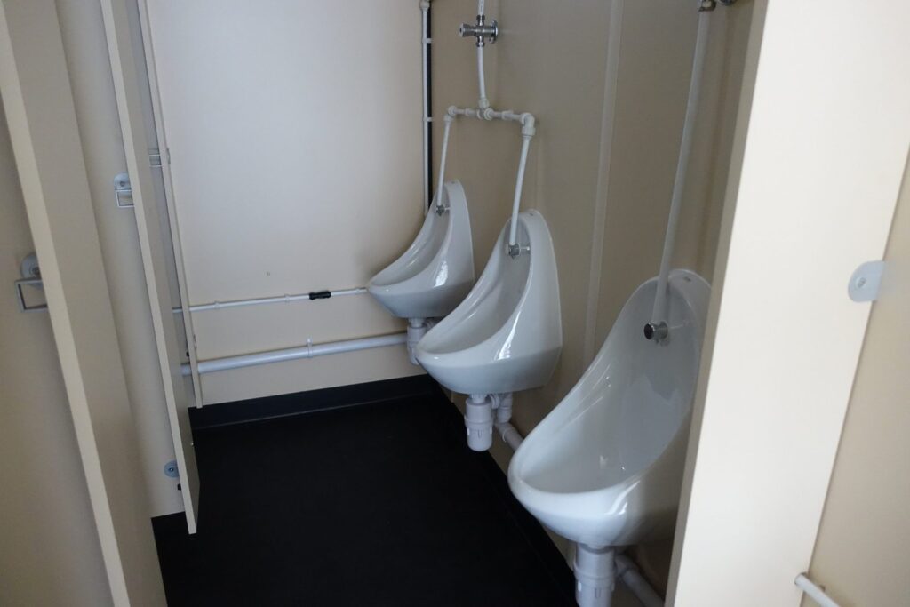 Nowy kontener sanitarny 3+1 z instalacją sanitarną i elektryczną – zdjęcie 3