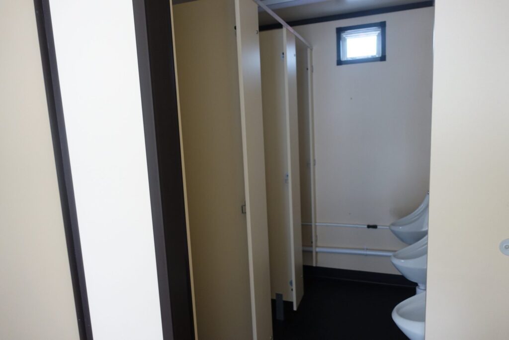 Nowy kontener sanitarny 3+1 z instalacją sanitarną i elektryczną – zdjęcie 5