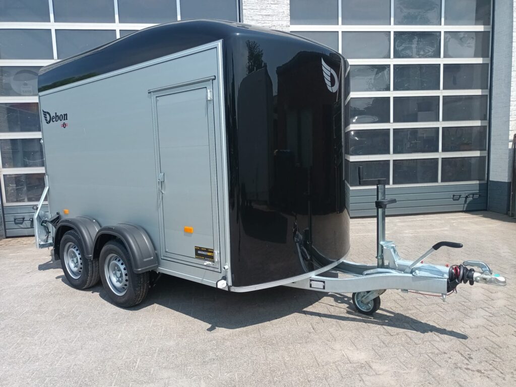 Debon Cargo Roadster 500+ 312×167×199 cm, czarna, 2600 kg – przyczepa szkoleniowa – zdjęcie 1