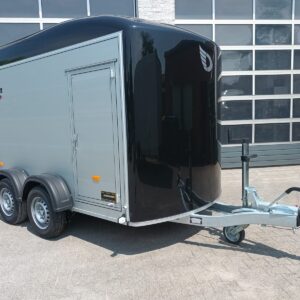 Debon Cargo Roadster 500+ 312×167×199 cm, czarna, 2600 kg – przyczepa szkoleniowa