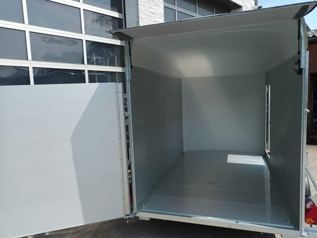 Debon Cargo Roadster 500+ 312×167×199 cm, czarna, 2600 kg – przyczepa szkoleniowa – zdjęcie 5