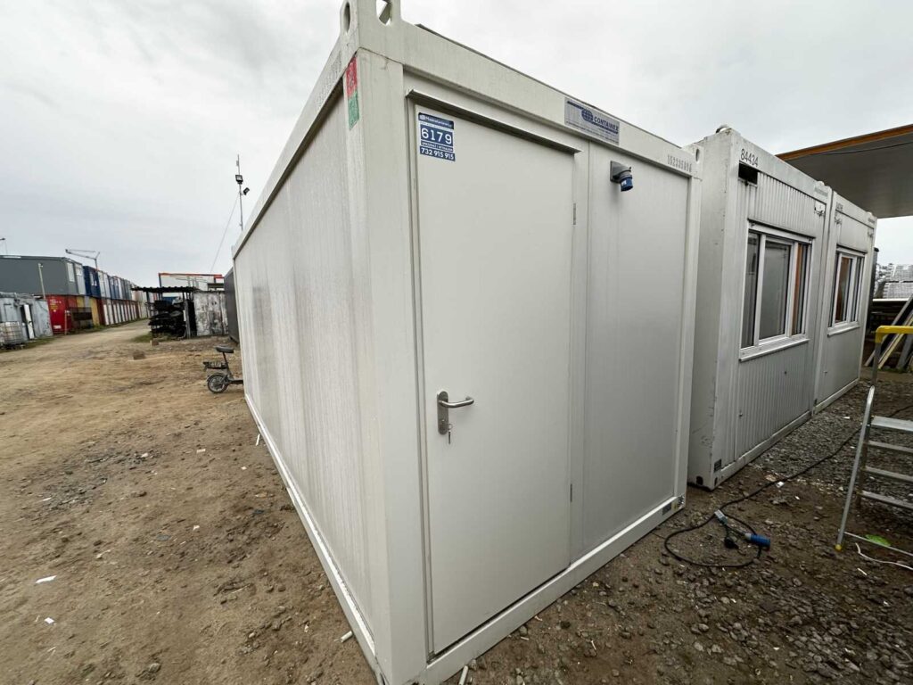Nowy kontener biurowy Containex 2,5 × 6 m z WC i umywalką – zdjęcie 1