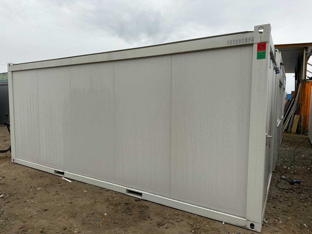 Nowy kontener biurowy Containex 2,5 × 6 m z WC i umywalką – zdjęcie 3
