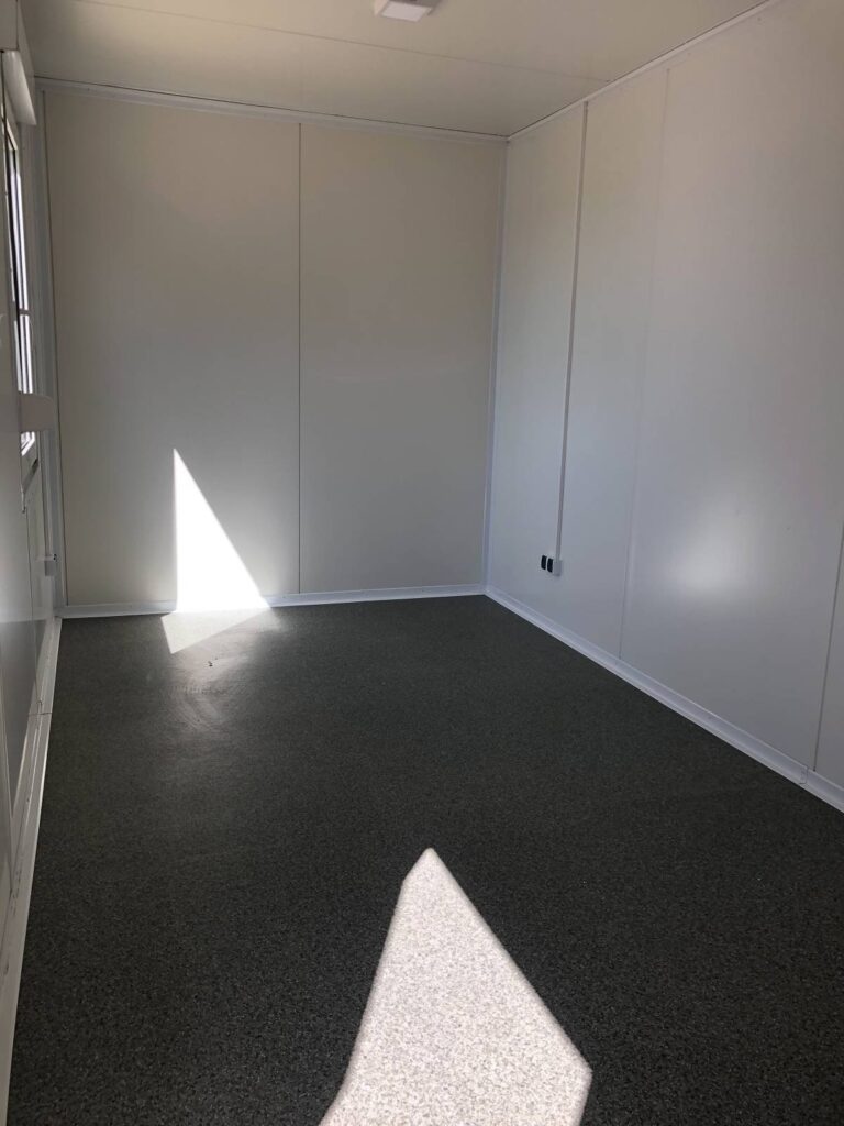 Nowy kontener biurowy 2,5 × 4 m – na zamówienie – zdjęcie 4