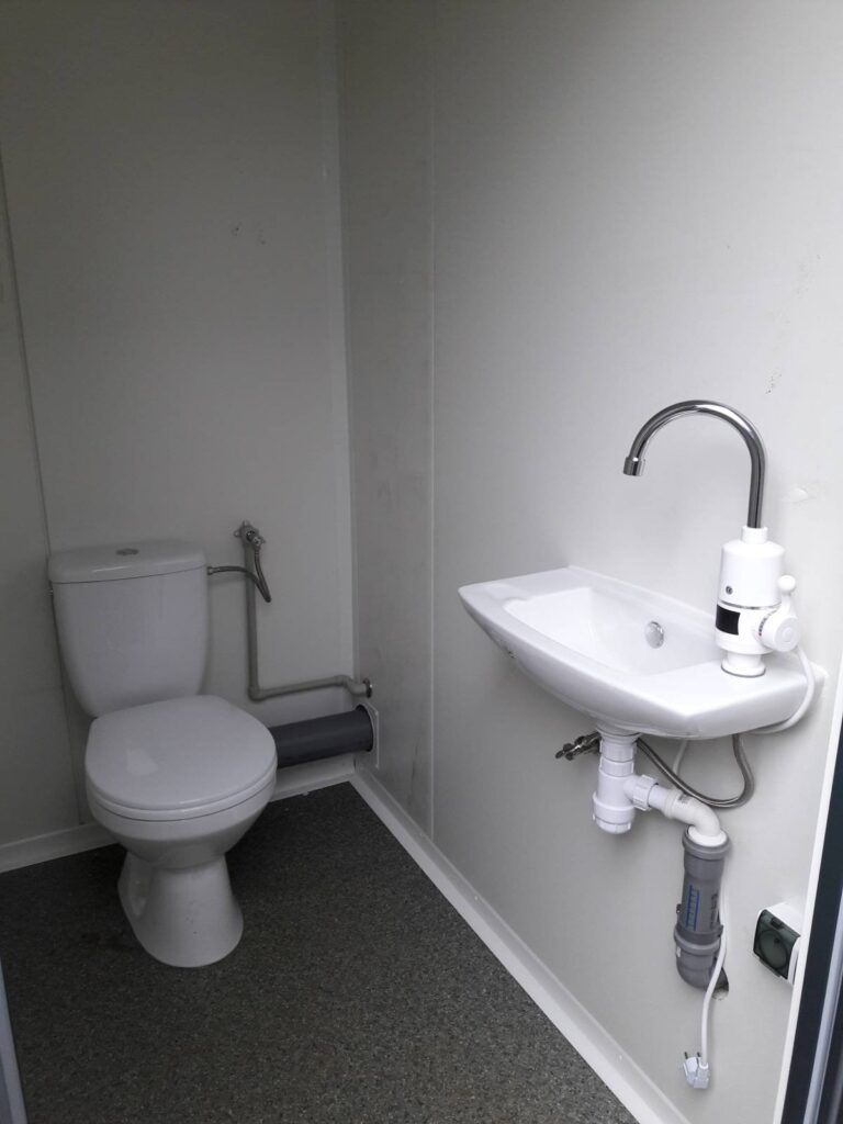 Kontener sanitarny podwójny WC i WC z pisuarem 243 × 174 × 246 cm – zdjęcie 2