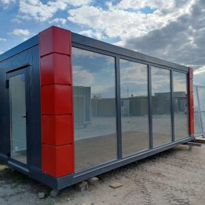 Przeszklony pawilon handlowy antracyt z czerwonymi kasetonami 3 × 6 m