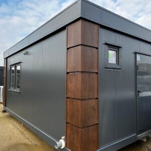 Nowy kontener biurowo-mieszkalny 3 × 7 m z łazienką