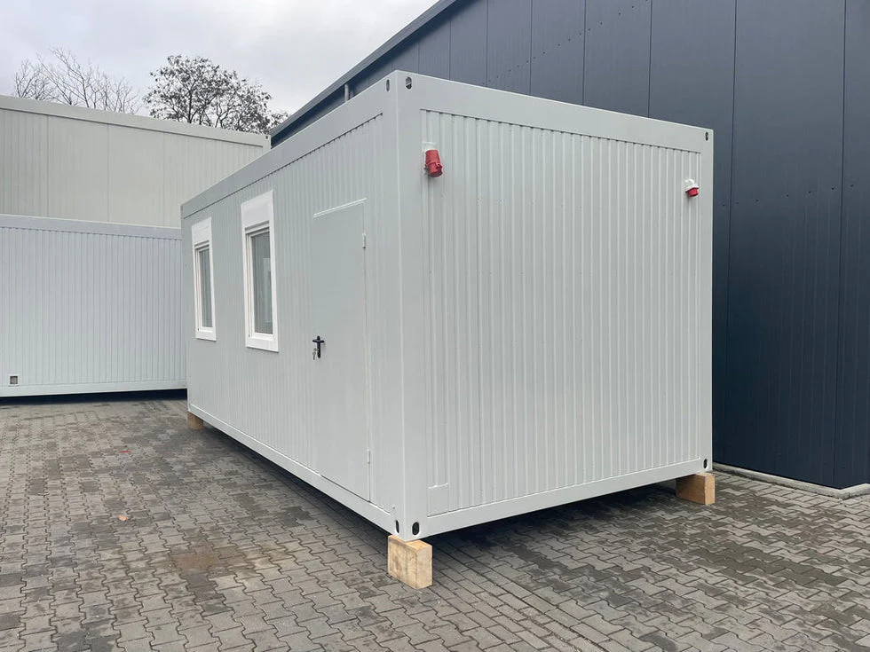 Izolowany kontener biurowy 6,75 × 2,42 m – zdjęcie 1