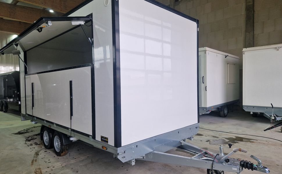 Event Trailer mobilna scena i showroom 610x220x220 cm 2000 kg – zdjęcie 2