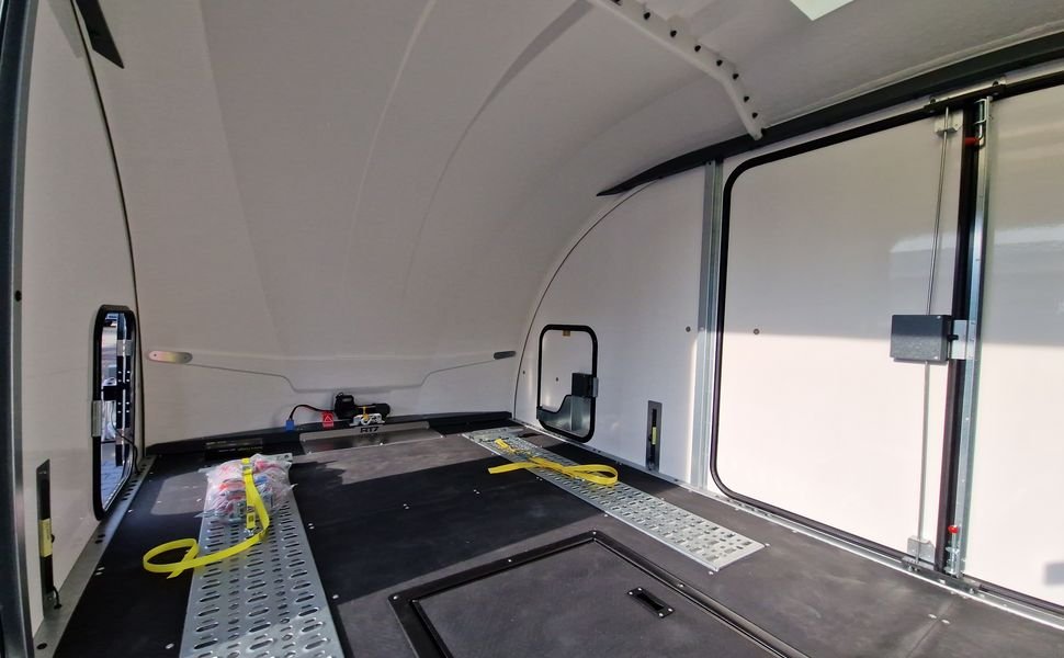 BJT Race Transporter 7 550×230 cm, czarna, 3500 kg – zdjęcie 3