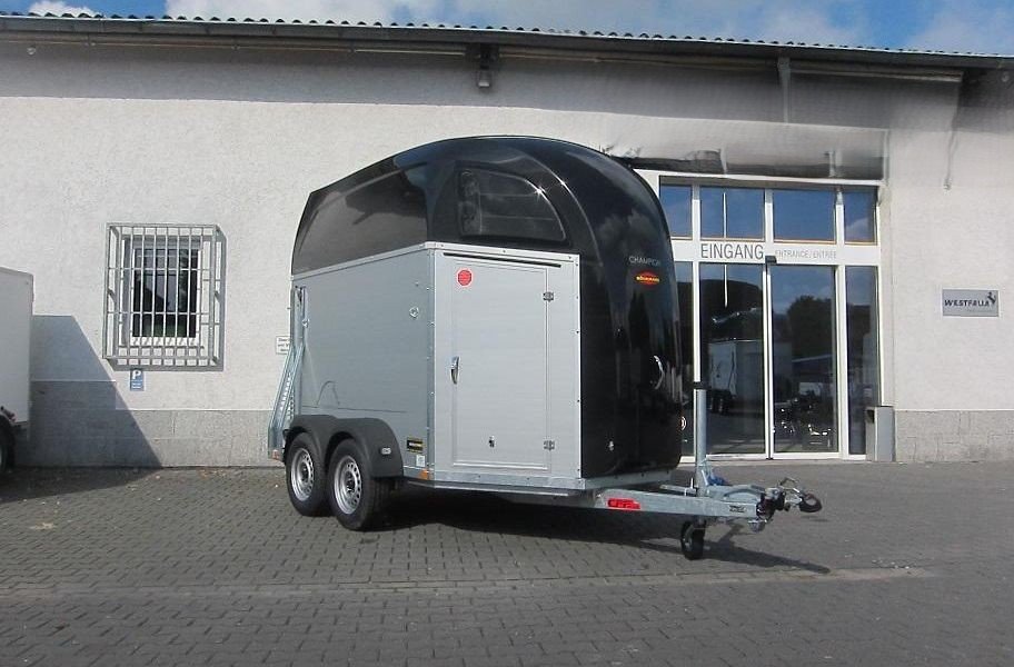 Böckmann Champion R Blackline, 2 konie, 2400 kg – zdjęcie 1