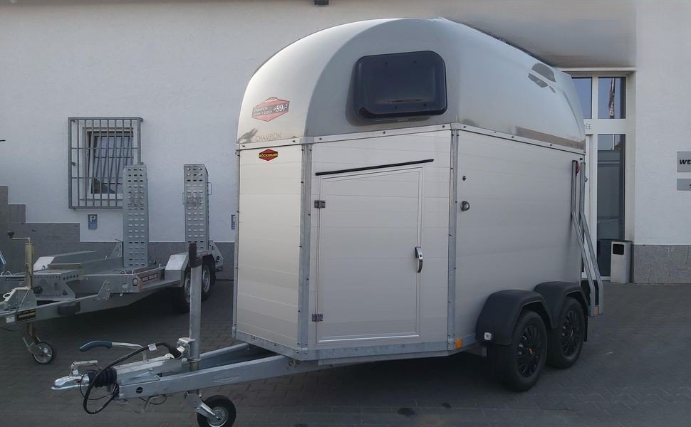 Böckmann Champion Esprit C Silver Black z siodlarnią, 2400 kg – zdjęcie 1