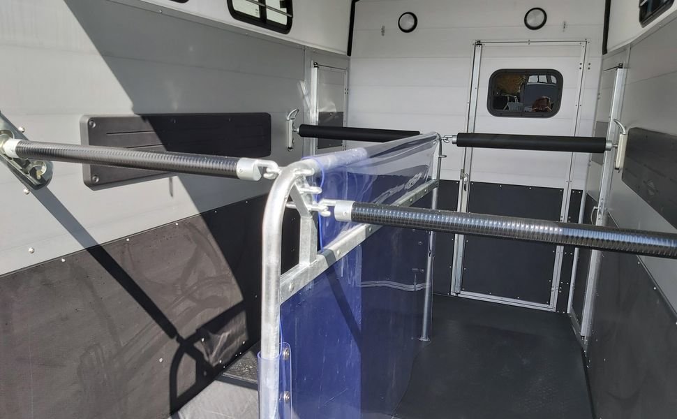 Böckmann Big Portax Blackline z kamerą, 2 duże konie, 2700 kg – zdjęcie 5