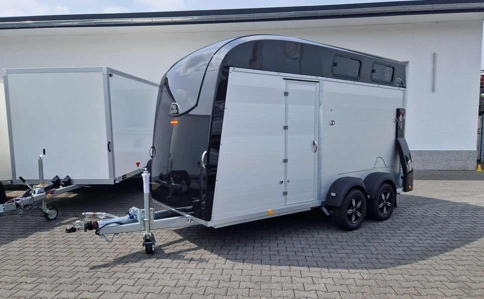 Böckmann Big Portax Blackline z kamerą, 2 duże konie, 2700 kg – zdjęcie 1