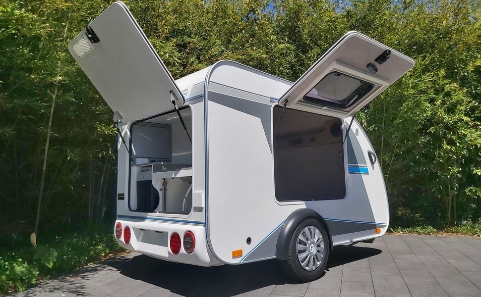 Mini Tommy TMC25 Basic V1 z kuchnią, 750 kg – zdjęcie 1