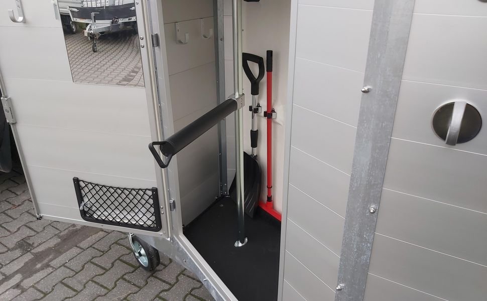 Böckmann Champion Esprit C Silver Black z siodlarnią, 2400 kg – zdjęcie 2