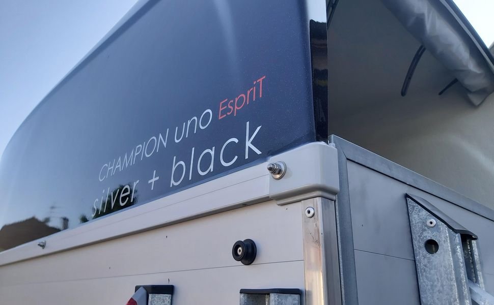 Böckmann Champion Uno Esprit Silver Black z siodlarnią, 1600 kg – zdjęcie 5