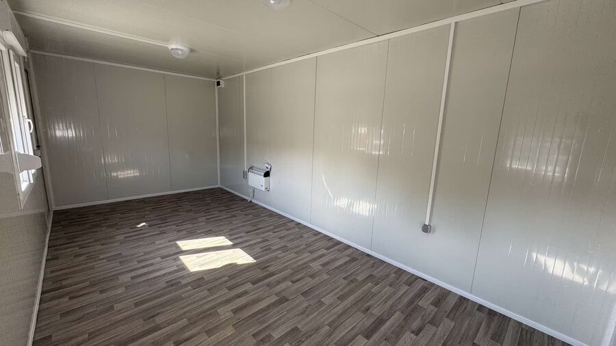 Kontener biurowy 17 m² z roletami – zdjęcie 4
