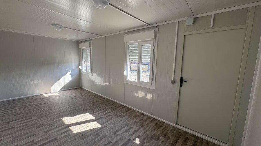 Kontener biurowy 17 m² z roletami – zdjęcie 5
