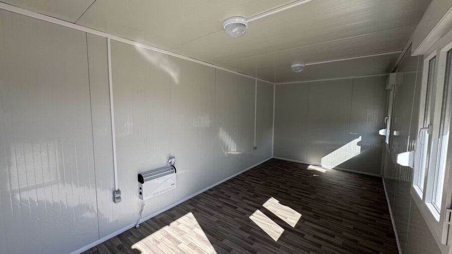 Kontener biurowy 17 m² z roletami – zdjęcie 6
