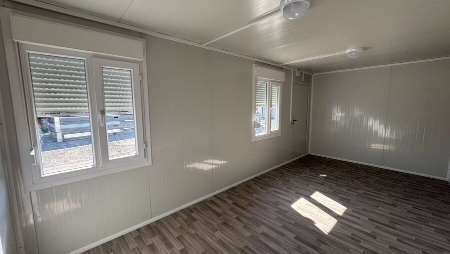 Kontener biurowy 17 m² z roletami – zdjęcie 7