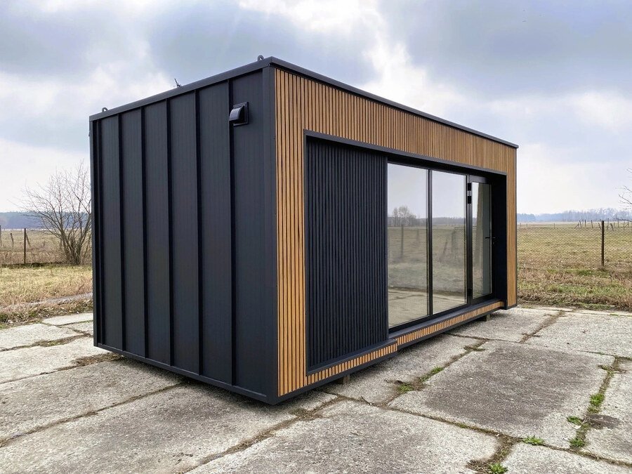 Prefabrykowany moduł 18 m² – drewno i antracyt – zdjęcie 3