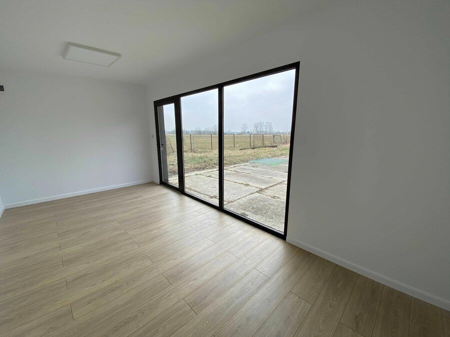 Prefabrykowany moduł 18 m² – drewno i antracyt – zdjęcie 8