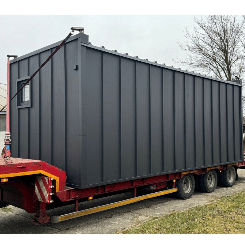 Prefabrykowany moduł 18 m² – drewno i antracyt – zdjęcie 9