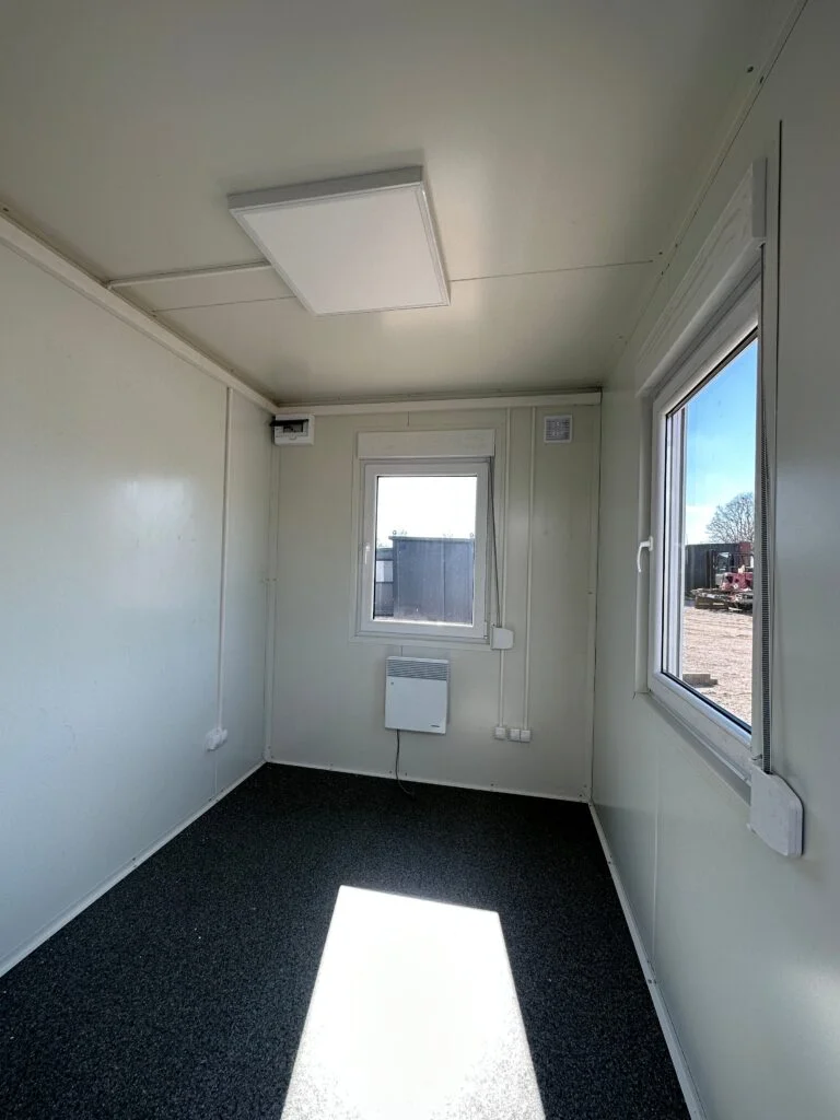 Kontener biurowy 3 × 2,44 m – 7,3 m² – zdjęcie 3
